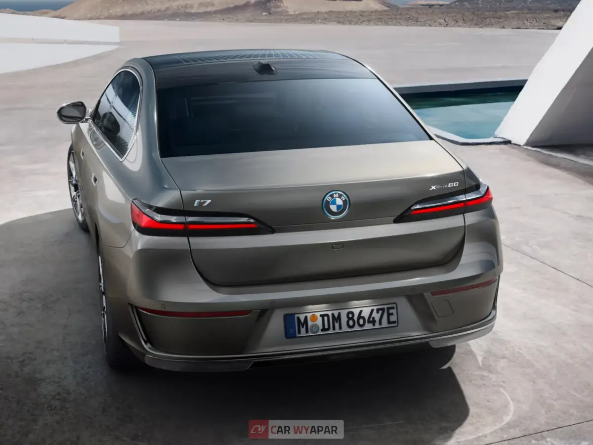 BMW i7